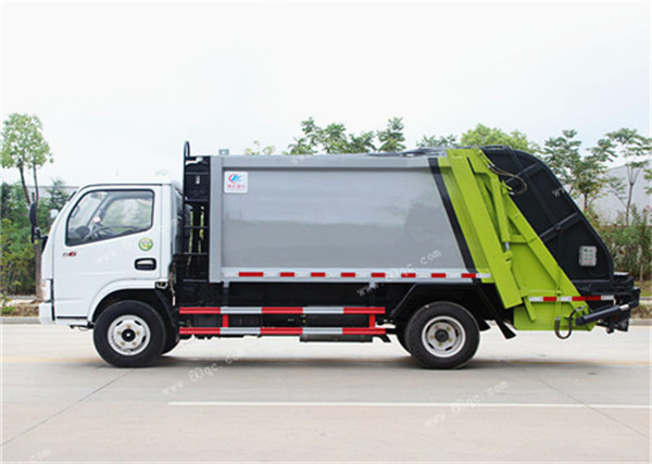 東風(fēng)小多利卡壓縮式垃圾車(chē)