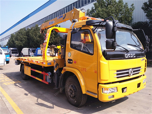 東風(fēng)多利卡帶吊一拖二清障車