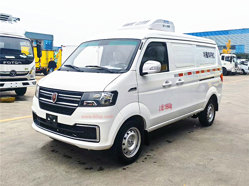 金杯新海獅面包冷藏車