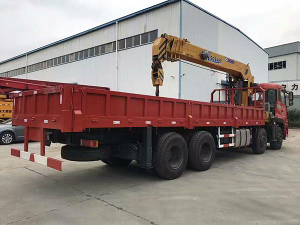 東風(fēng)特商8.5隨車(chē)吊