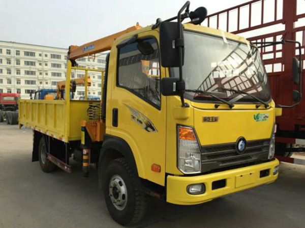 王牌3.6米貨廂藍牌隨車吊