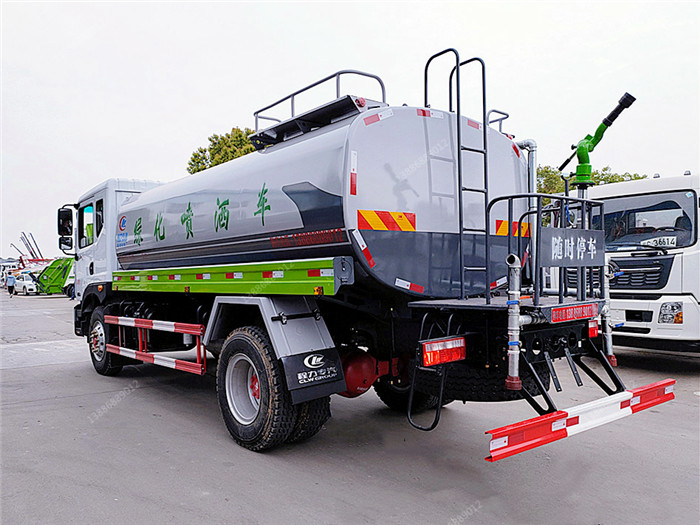 定制版東風(fēng)D9國五高配置灑水車完工發(fā)往廣州