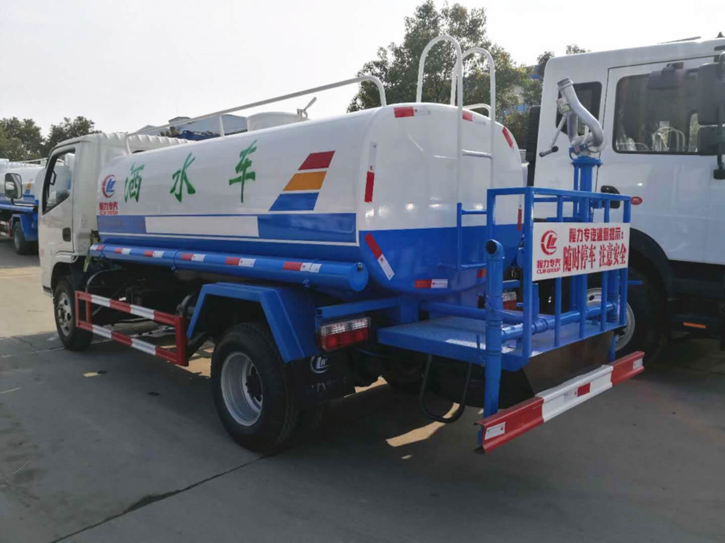 東風(fēng)5噸灑水車(chē)