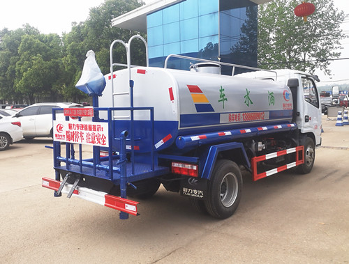 東風(fēng)多利卡5噸程力灑水車發(fā)云南！