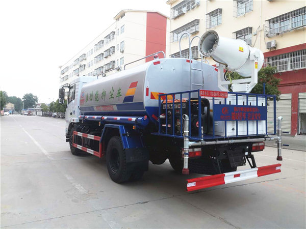 東風D3灑水車帶霧炮