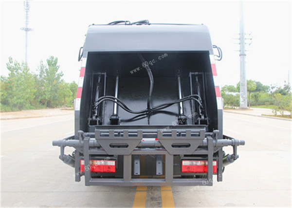 東風(fēng)小多利卡壓縮式垃圾車(chē)