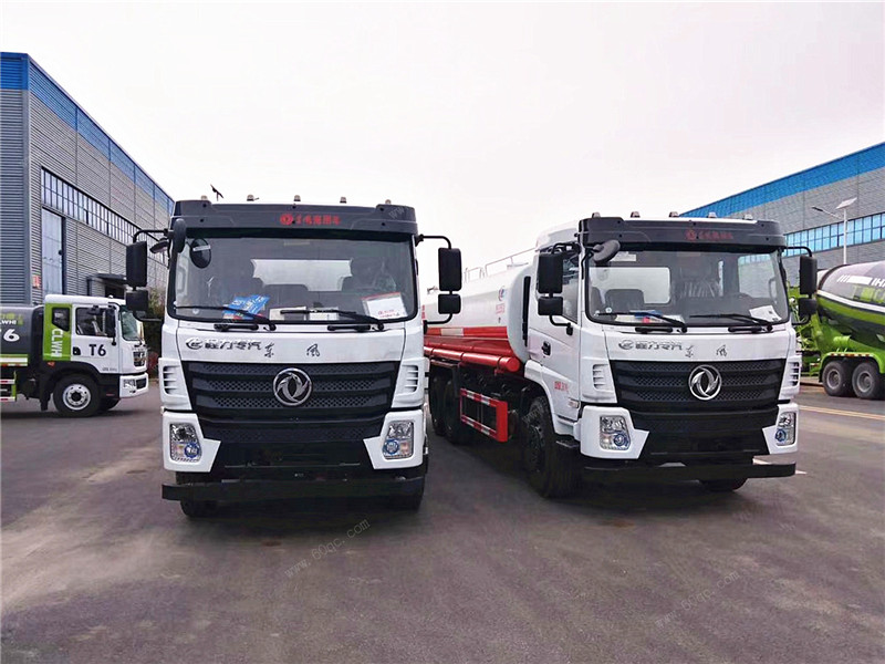 東風(fēng)D17后雙橋灑水車