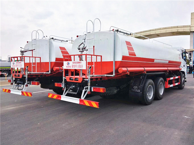 東風(fēng)D17后雙橋灑水車
