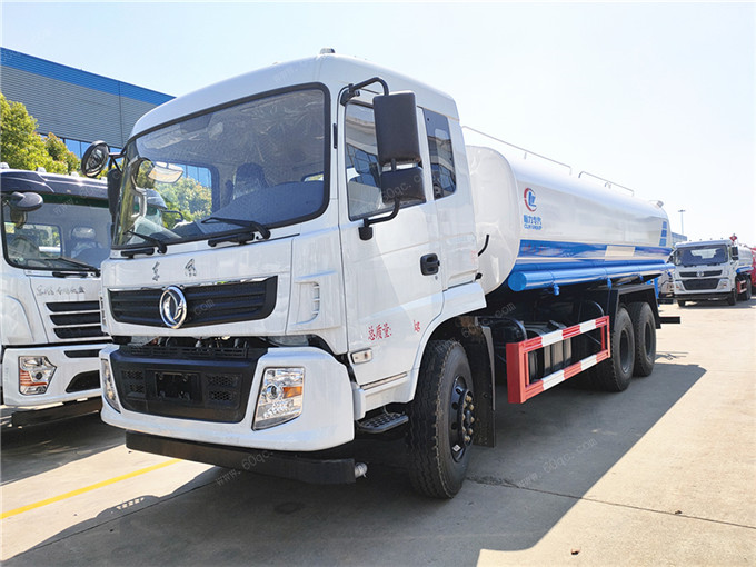 東風(fēng)新款雙橋灑水車