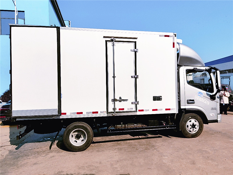 福田領(lǐng)航大G輕卡冷藏車