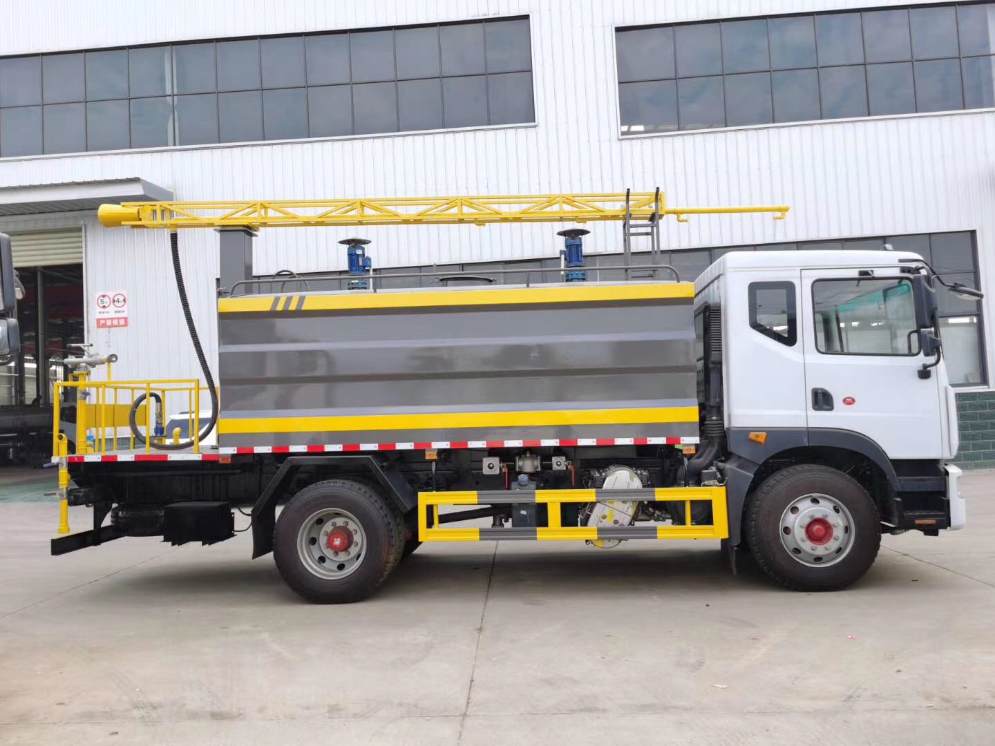 東風D9鐵路抑塵車