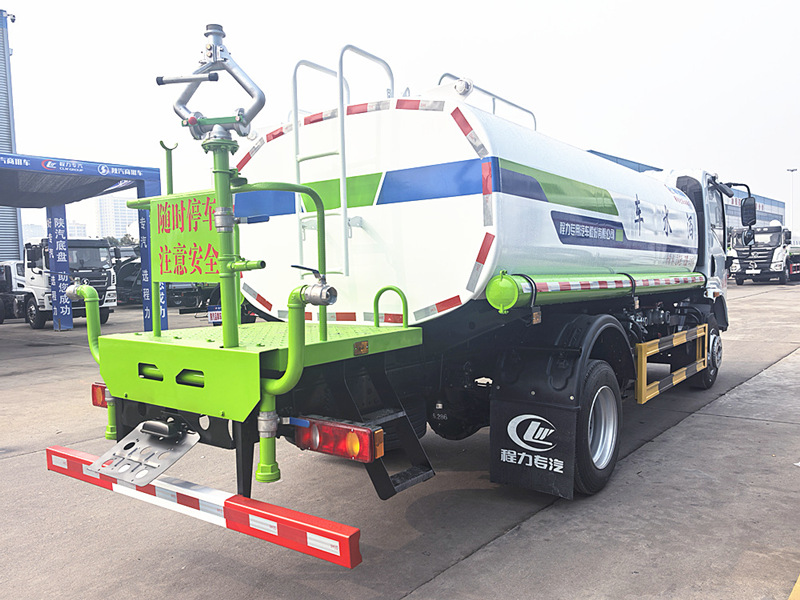 東風華神9噸灑水車