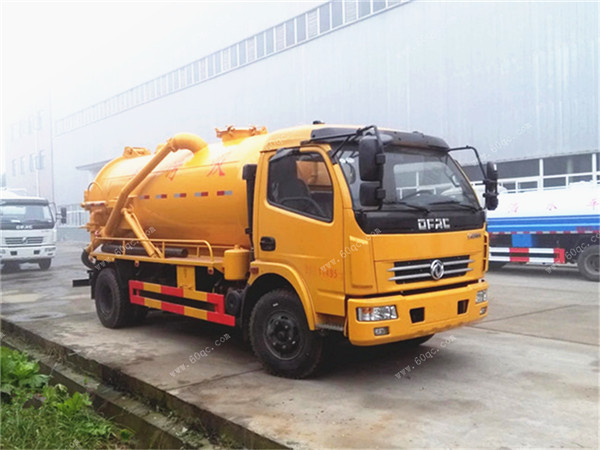 東風多利卡6方吸污車