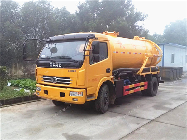 東風多利卡6方吸污車