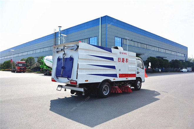 東風多利卡6方掃路車