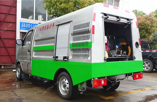 長安路面清洗車尾部