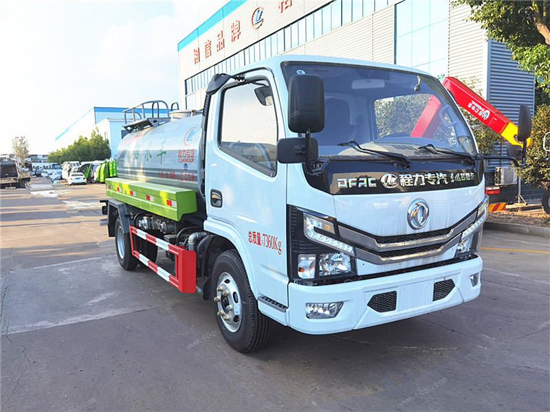 5噸灑水車，8噸灑水車，15噸灑水車街道變得一片明凈