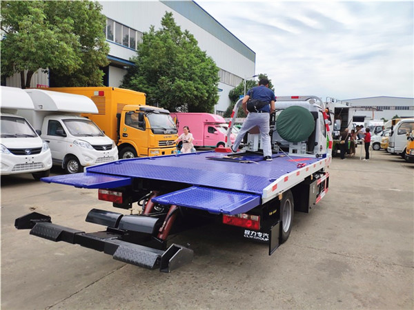 東風(fēng)多利卡藍牌一拖二清障車